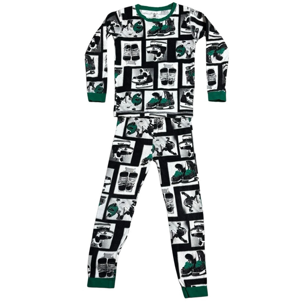 Petit Lern Black White & Green All Over Hockey Skate Print 2 Piece Pyjama Set 6